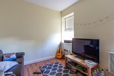 2 bed house, Richmond Crescent, City Centre, Cardiff, CF243AH - Image 2
